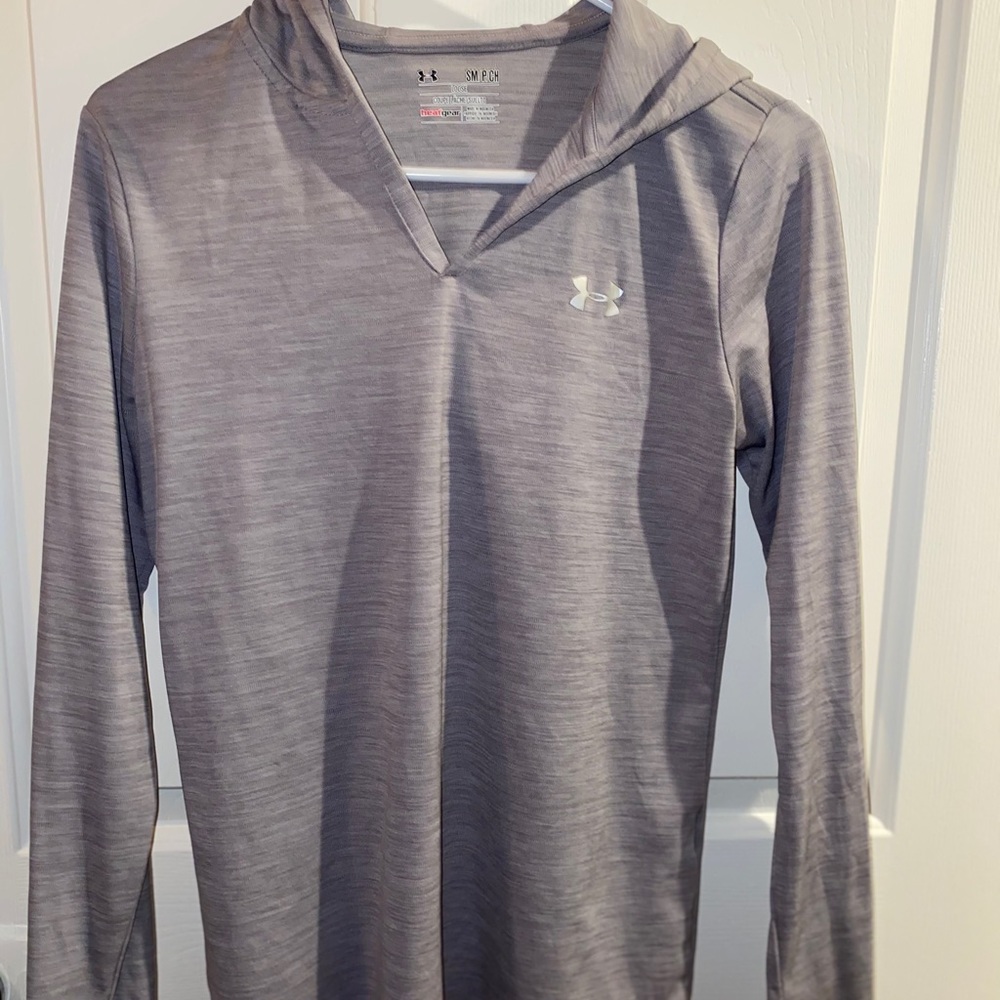 Long sleeve Under Armour shirt with hoodie